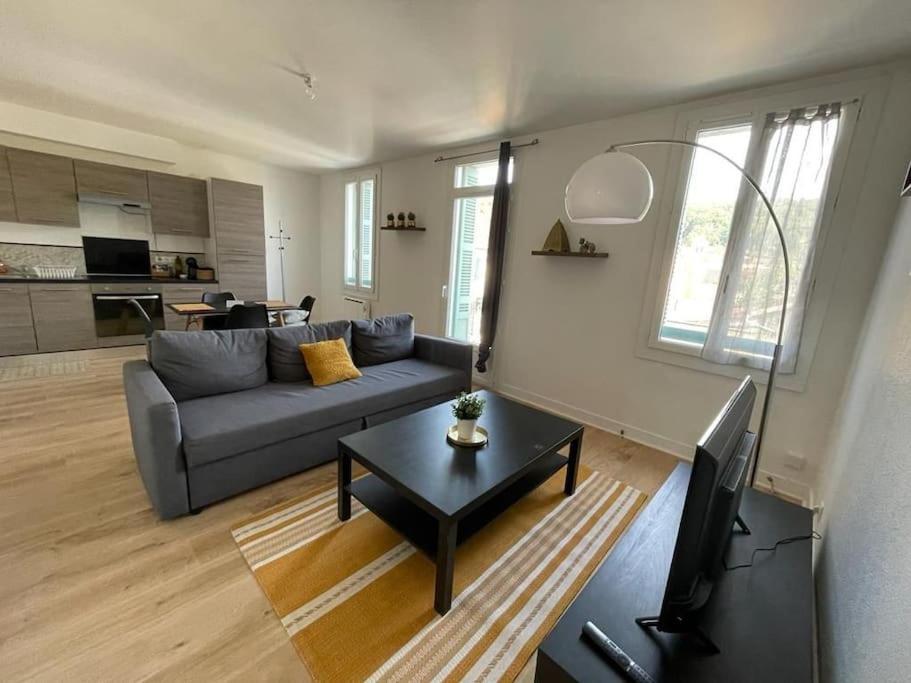 Appartement Avec Terrasse, Parking Gratuit Perigueux Bagian luar foto