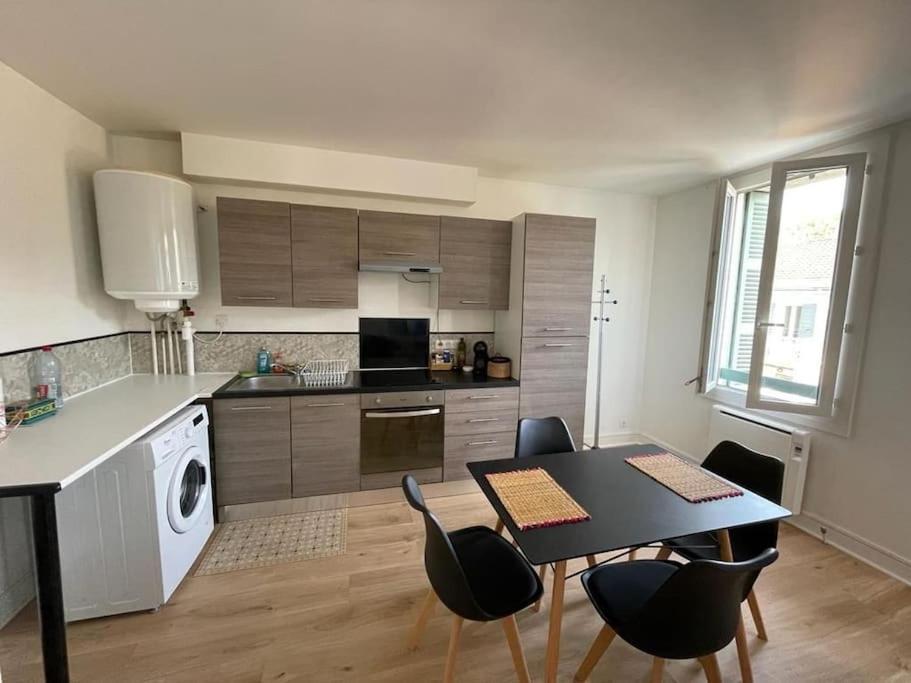 Appartement Avec Terrasse, Parking Gratuit Perigueux Bagian luar foto